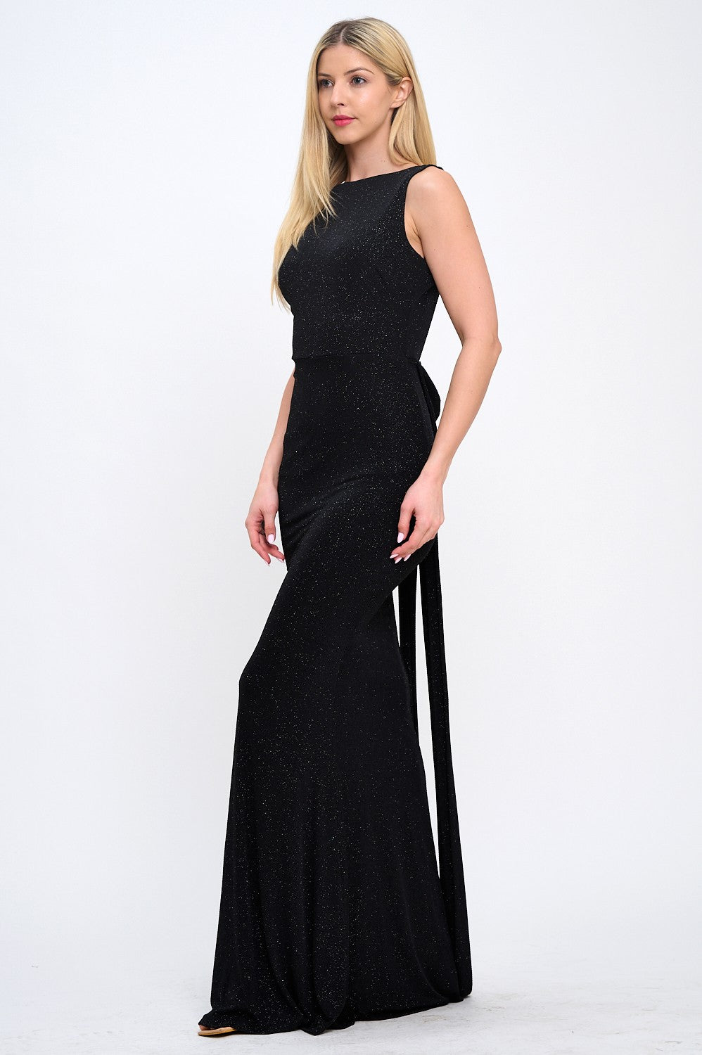 Vestido sin espalda moño