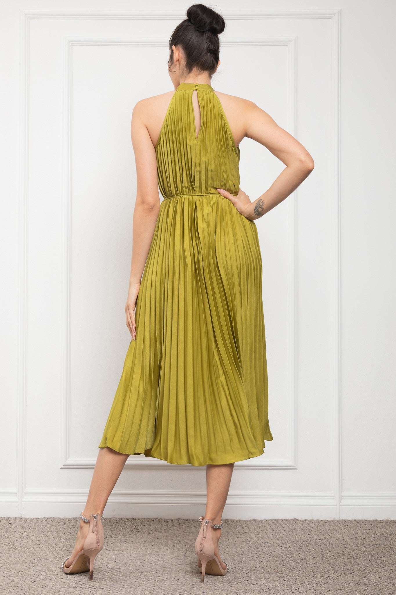 Vestido halter plisado