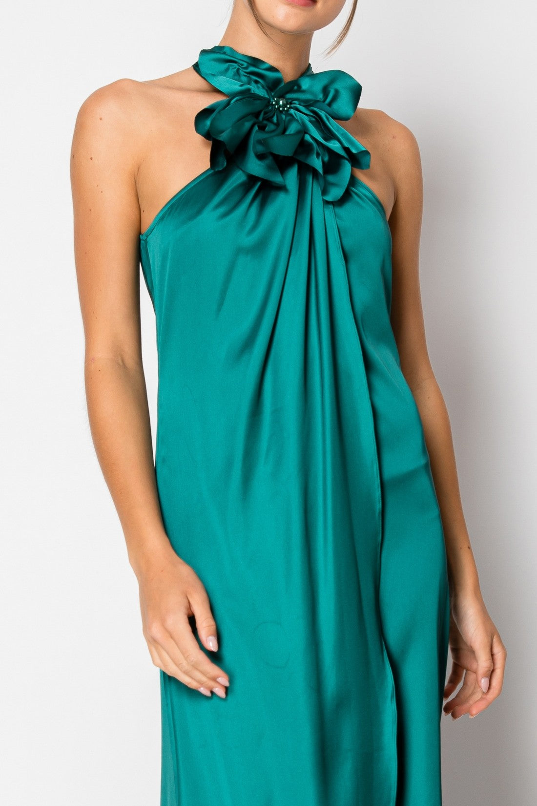 Vestido halter con flor