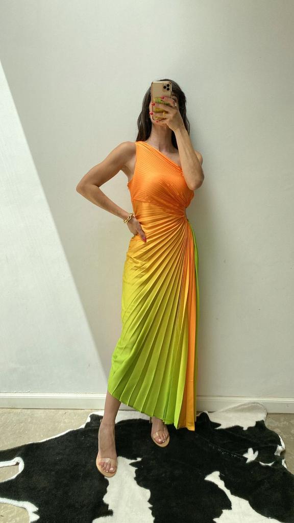 Vestido un hombro plisado