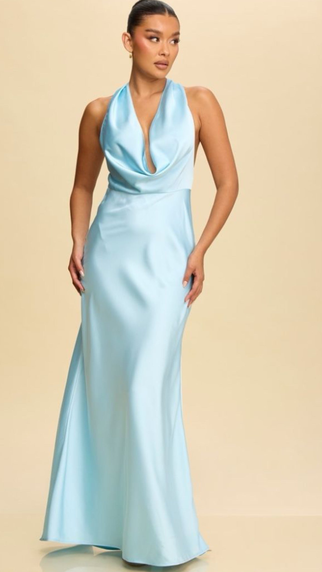 Vestido halter sin espalda