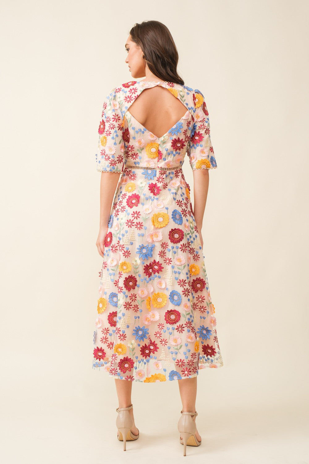 Vestido flores 3D con manga