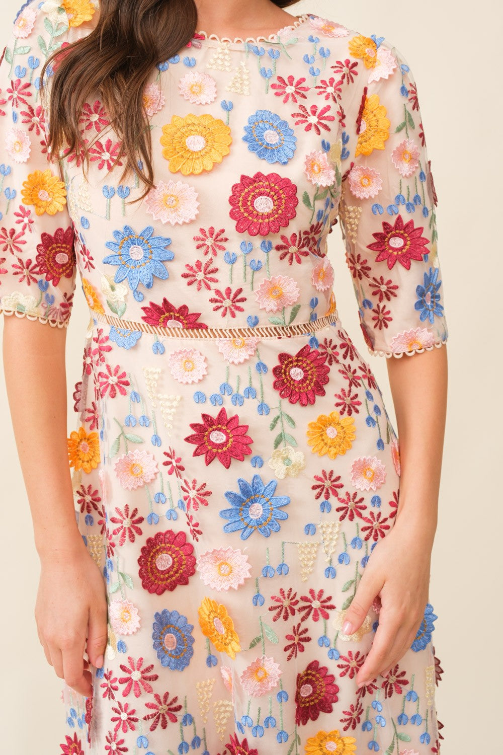 Vestido flores 3D con manga