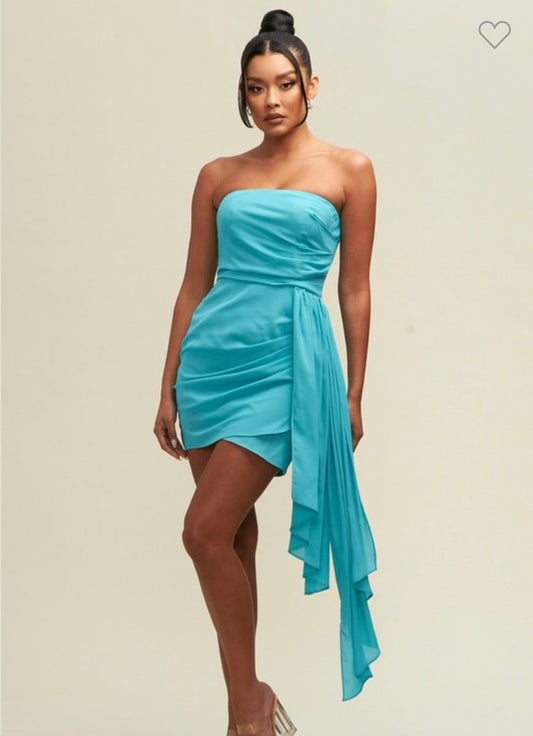 Vestido strapless corto